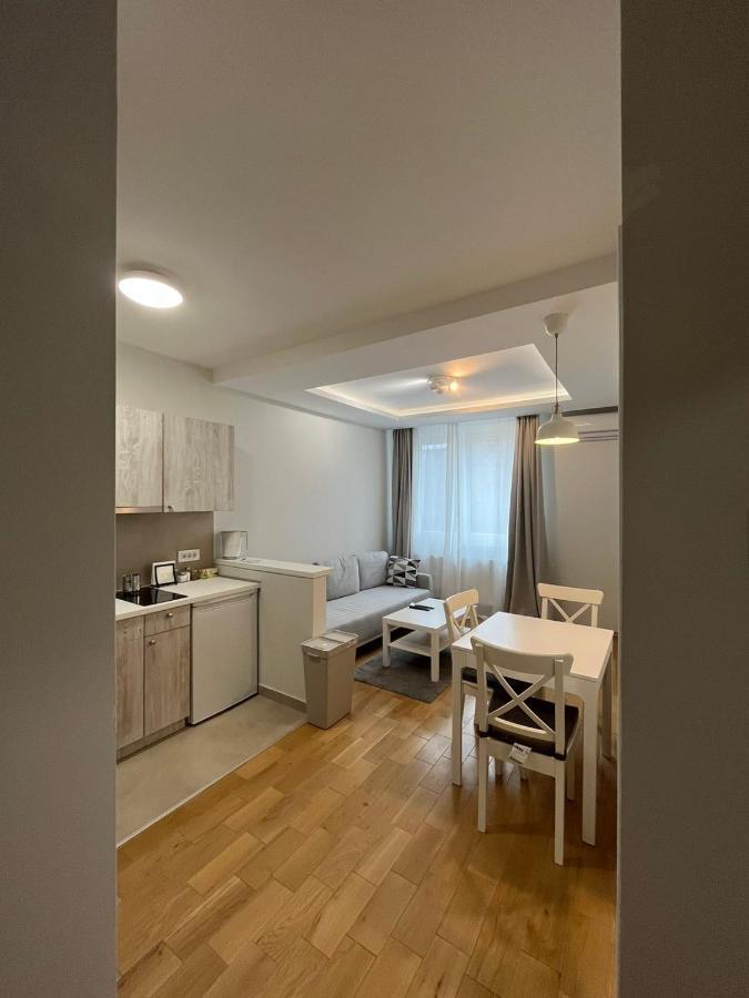 Black & White Apartment Subotica Bagian luar foto
