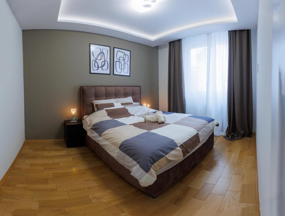 Black & White Apartment Subotica Bagian luar foto