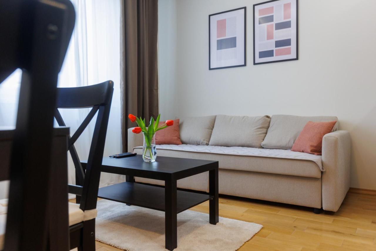 Black & White Apartment Subotica Bagian luar foto