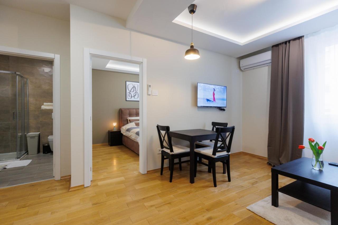 Black & White Apartment Subotica Bagian luar foto