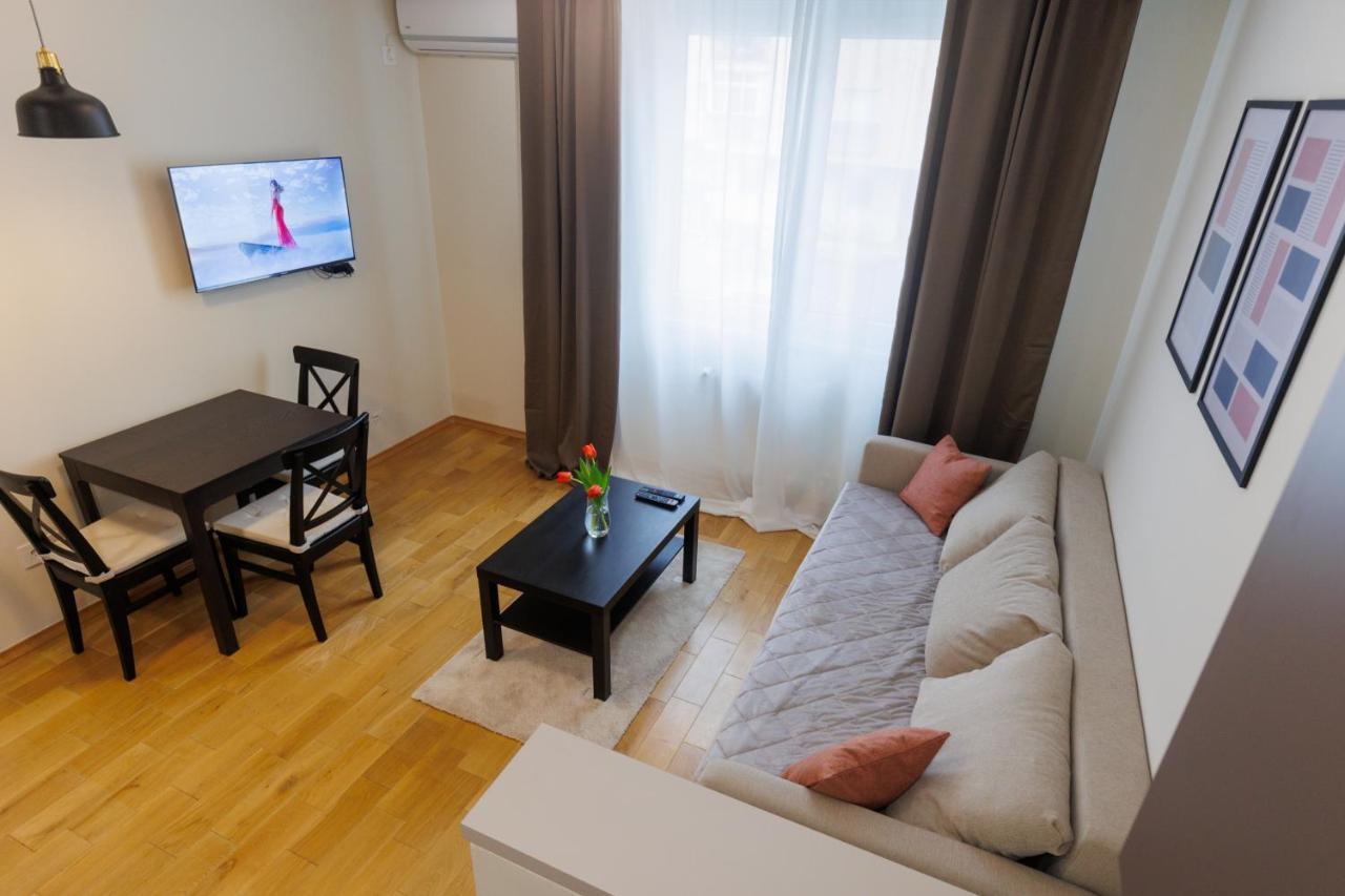 Black & White Apartment Subotica Bagian luar foto